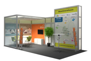 Render af udstillingsstand med kortgrafik, møbler og branding